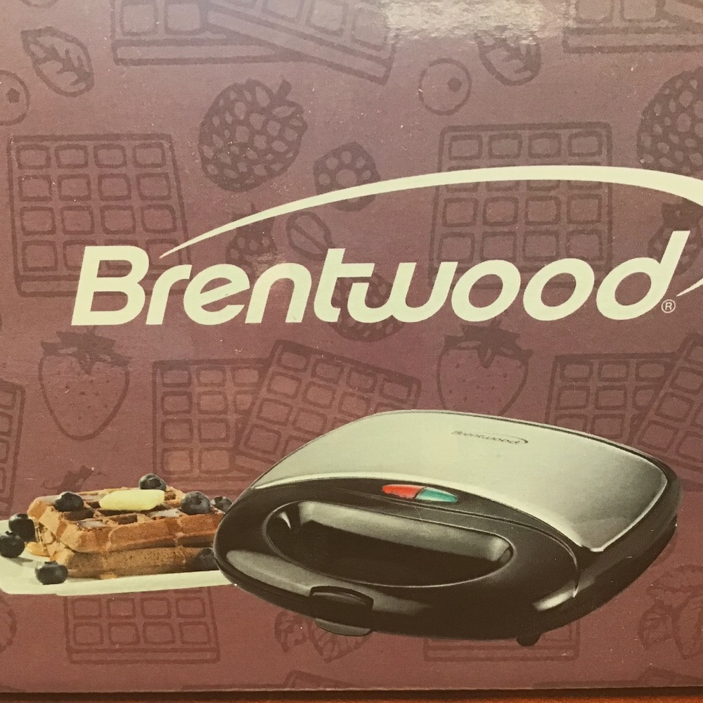NWOT Brentwood Waffle Maker - Non-Stick